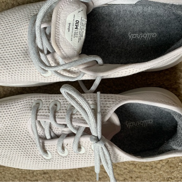 Barely worn M10 white Allbirds Treehugger sneakers. - Picture 3 of 8